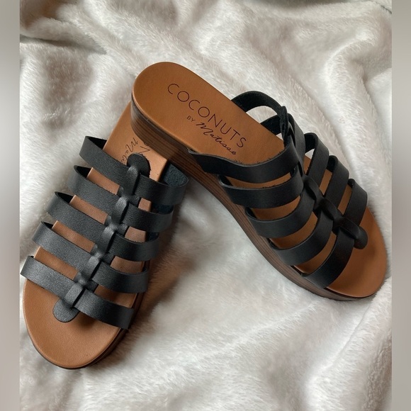 3/$25 Coconuts by Matisse Black Slip on Sandals - Picture 1 of 7
